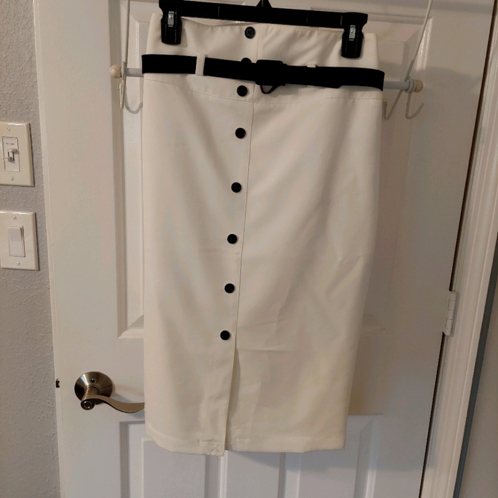 White pencil skirt w/belt